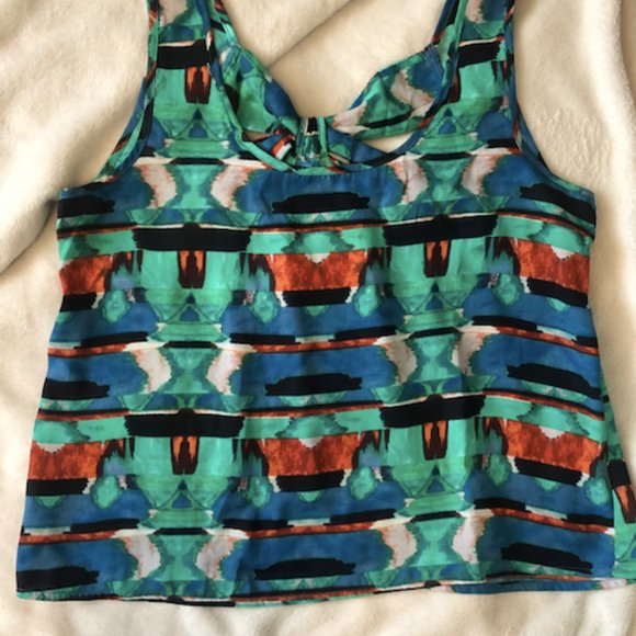 Silky Water Color Tank With Cut-Out Back Detail - Picture 4 of 7